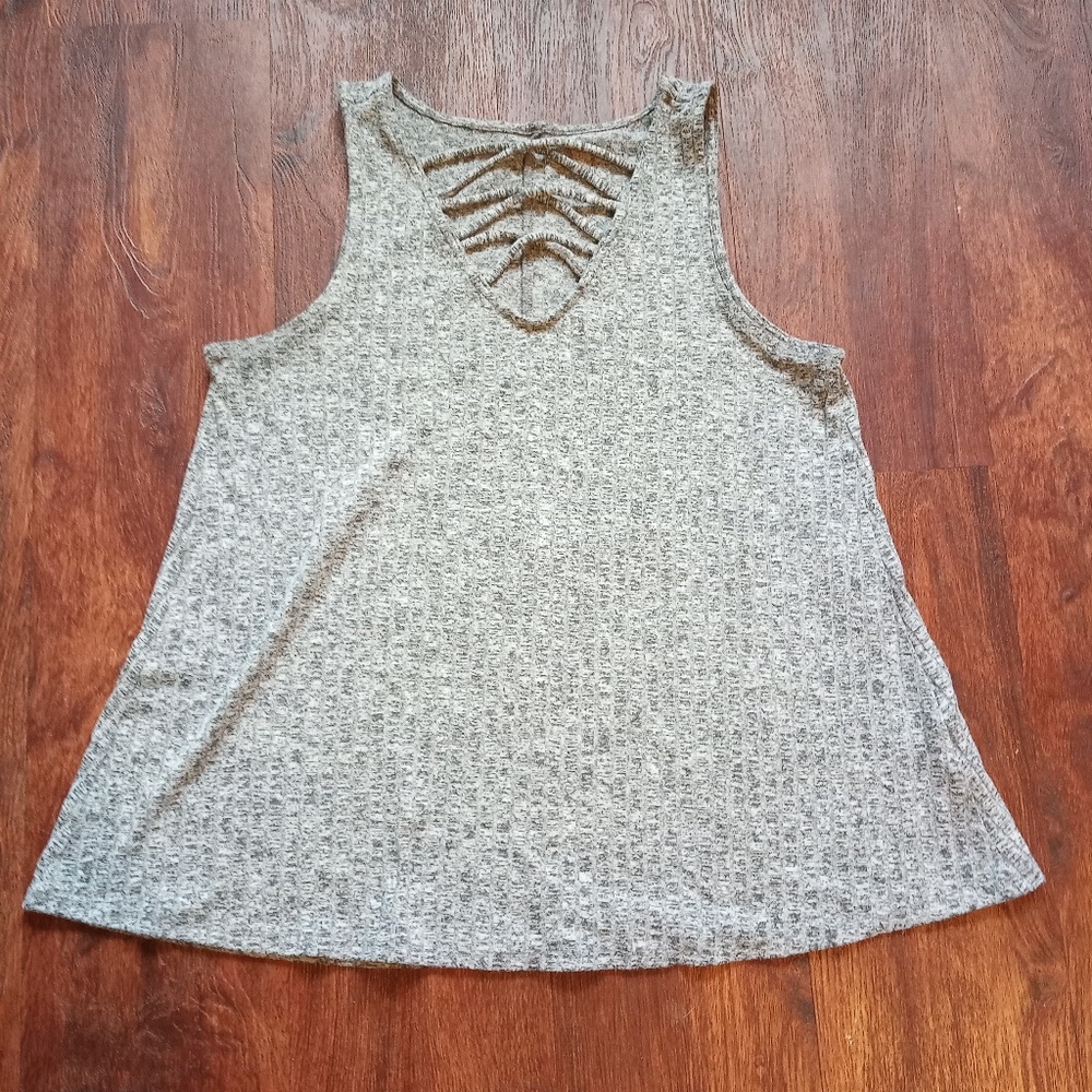 grey tank top